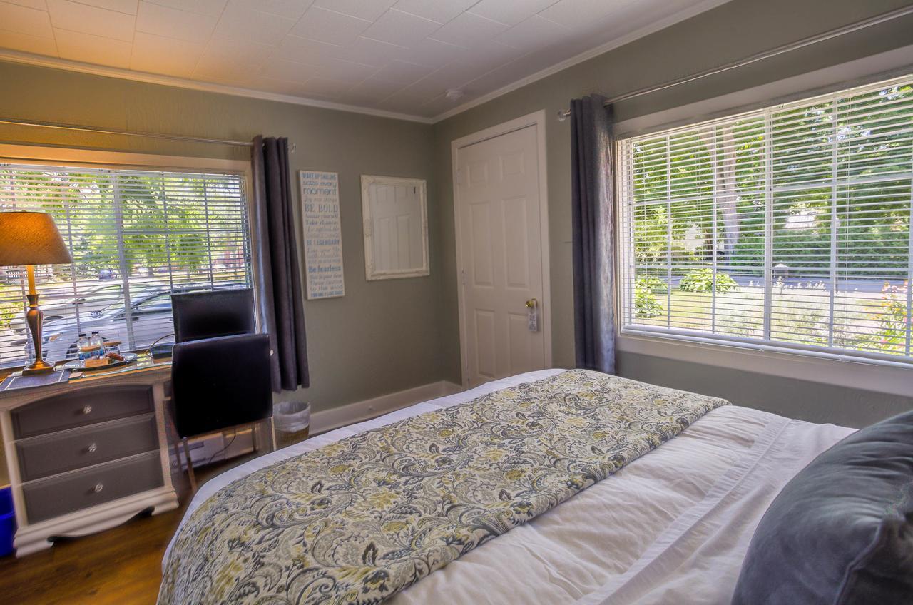 The Woodview Inn Gananoque Exteriér fotografie